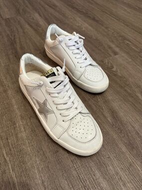Vintage Havana White Leather Sneakers Silver Star Pearl Accent Size 9